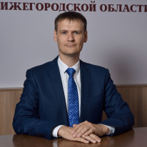 Министр образования Нижегородской области Михаил Пучков о безопасности в образовательных организациях Нижегородской области
"Безопасность школ в Нижегородской области: комплексный подход Министерство образования Нижегородской области держит на контроле ситуацию с безопасностью во всех школах региона. Все поступающие сигналы оперативно обрабатываются совместно с правоохранительными органами для предотвращения угроз. В регионе действует центр профилактики деструктивного поведения, который помогает компетентным органам блокировать опасные ресурсы, отслеживает подозрительную активность и координирует работу с образовательными организациями и силовыми структурами. Профилактическая работа включает курсы повышения квалификации для педагогов; обучение школьных психологов; просветительские лекции для учеников и родителей по вопросам буллинга и кибербуллинга. Министерство регулярно проводит внеплановые проверки школ на соответствие требованиям антитеррористической защищённости и выдаёт предписания для устранения нарушений. строится на многоуровневом партнёрстве. В систему вовлечены администрация школ, классные руководители и психологи, которые первыми выявляют тревожные сигналы. Не реже двух раз в год проходят федеральные учения, где отрабатываются алгоритмы действий в экстренных ситуациях. Каждый инцидент анализируется для выработки новых мер профилактики. Безопасность детей &mdash; безусловный приоритет. Мы продолжим совершенствовать систему защиты и усиливать профилактическую работу".
